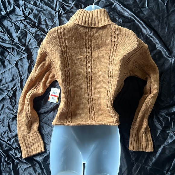 Cropped Cable Knit Toggle Hoodie – Cottagecore Fall Staple - Picture 2 of 7